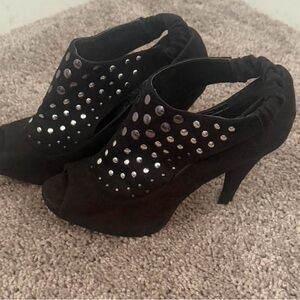 Rouge! Black Heels with Silver Accents